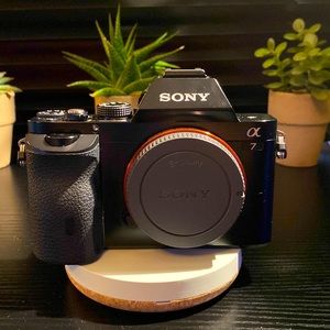 Sony a7 w/ 28-70mm f3.5 - 5.6 kit lens